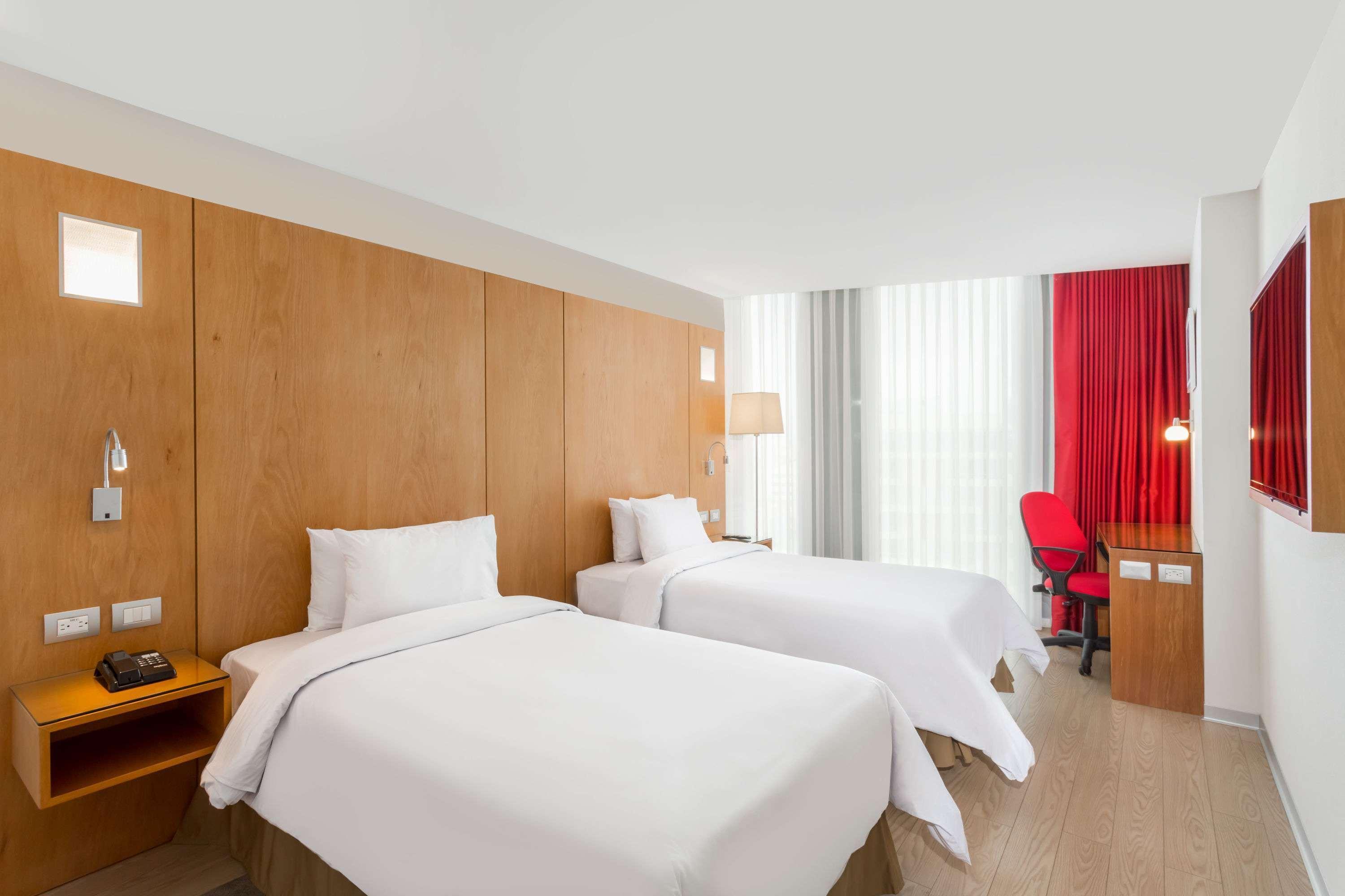 Ramada Encore By Wyndham Lima San Isidro Hotel Kültér fotó